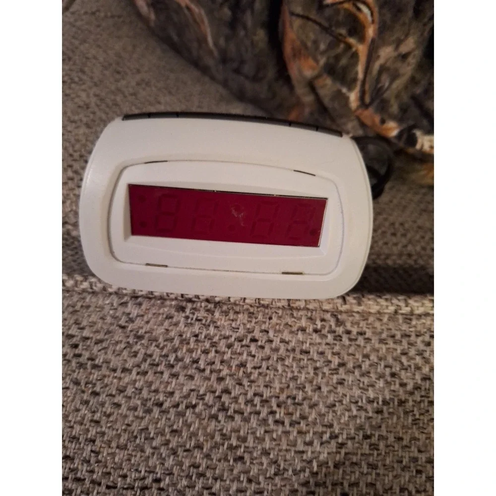 Sharp SPC085 Digital Alarm Clock Battery Backup Silver. Tested Works